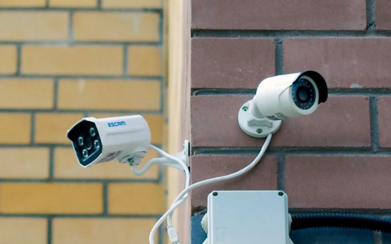 Installation af CCTV-kameraer: typer af kameraer, valg + installation og tilslutning med dine egne hænder