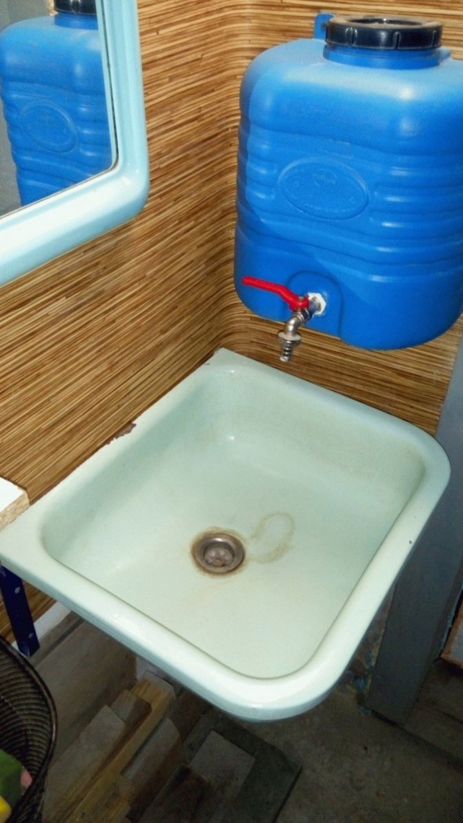 Waschbecken für Sommerhäuser: So wählen Sie selbst ein Gerät aus