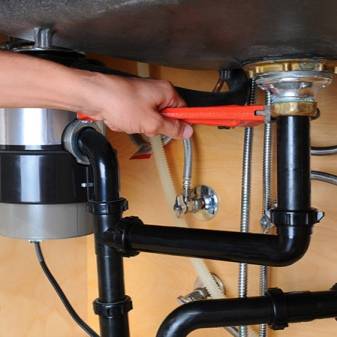 Makuleringsmaskine til vasken - en oversigt over udstyr og selvmontering