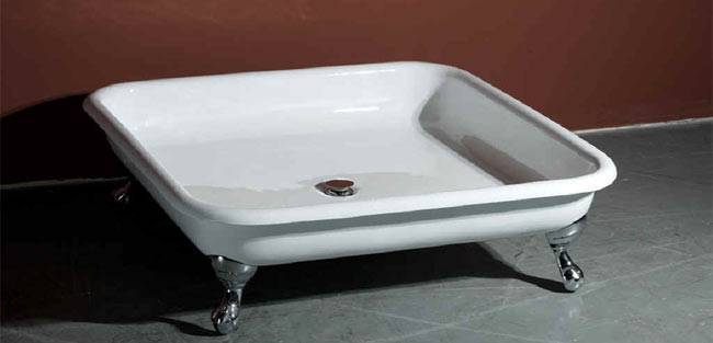 Wie wähle und installiere ich eine flache Duschwanne?