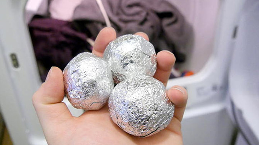 Ein Folienball in einer Waschmaschine: Warum hinzufügen, wie es funktioniert