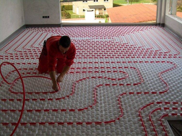 Vernetztes Polyethylen für Fußbodenheizung - Eigenschaften, Vorteile, Nachteile, Installation