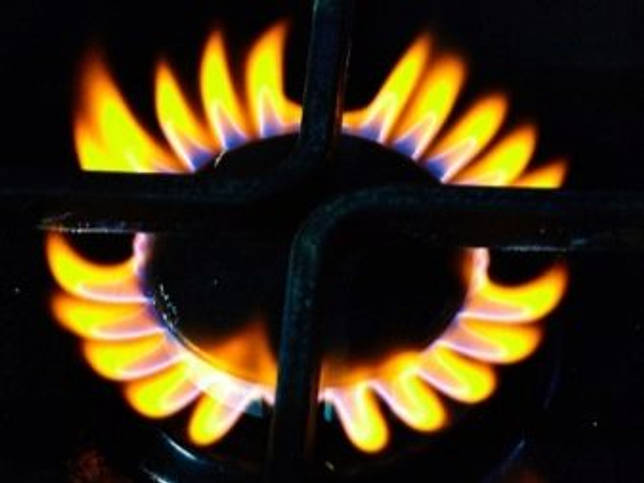 Hvorfor gas brænder med en rød flamme på komfuret: faktorer, der påvirker flammens farve