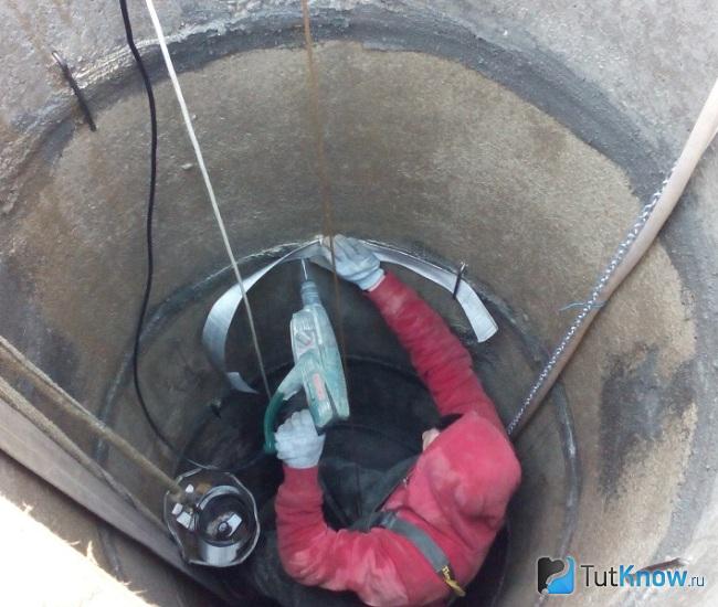 So beseitigen Sie den Wassergeruch im Brunnen: Ursachen und Lösungen 