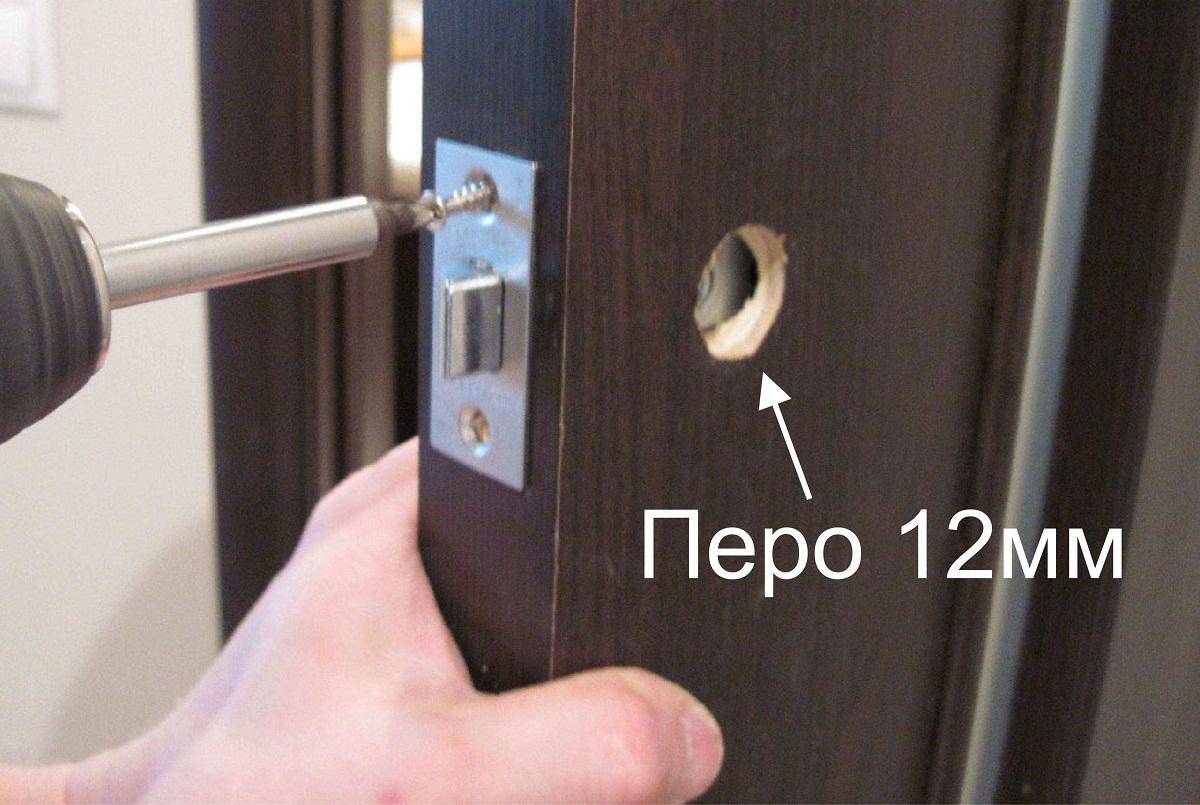 Wie man ein Schloss in eine Innentür einbettet: Holz, MDF