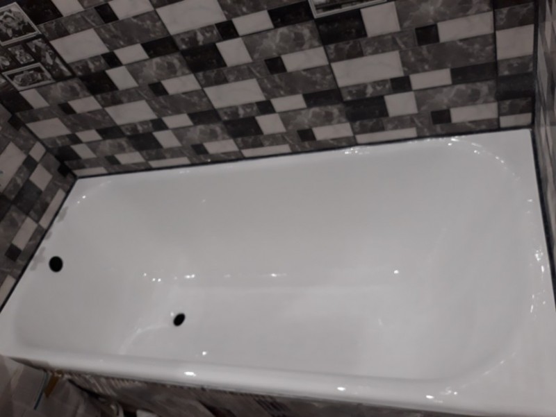 Wiederherstellung der Emailbeschichtung der Badewanne mit flüssigem Acryl: Wir zerlegen die "Bulk" -Methode