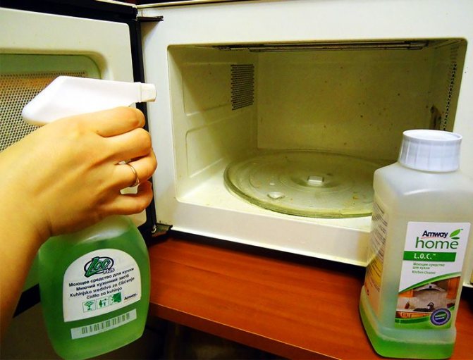 So entfernen Sie den Geruch aus dem Kühlschrank zu Hause