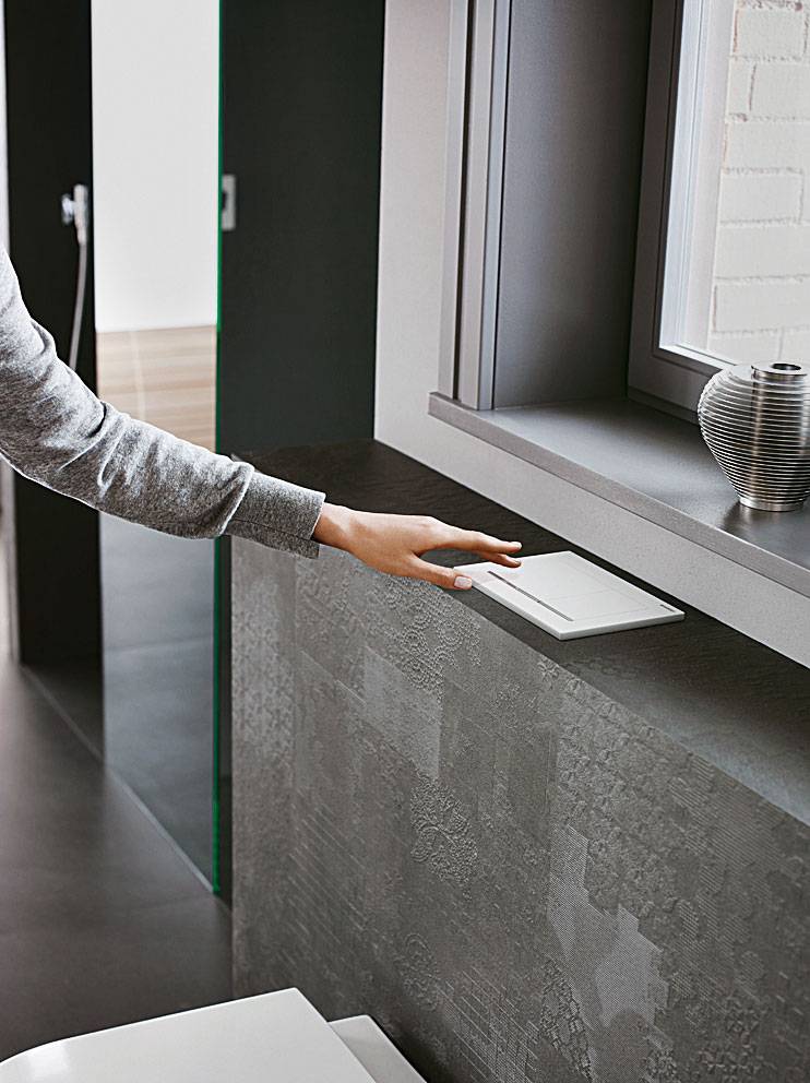 Ecktoilette mit Spülkasten: Vor- und Nachteile, Schema und Merkmale der Installation einer Toilette in einer Ecke