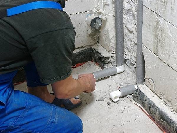 Ersetzen von Wasserleitungen mit Ihren eigenen Händen