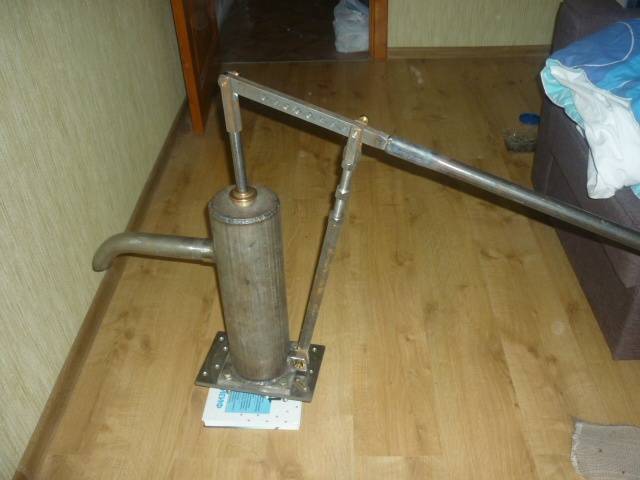 Hausgemachte Pumpe zum Pumpen von Wasser - für jedermann verfügbar