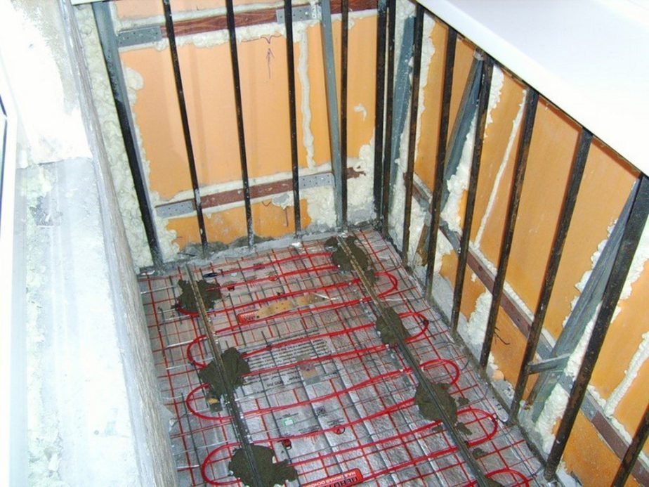 So heben Sie den Boden auf dem Balkon an – 4 Wege mit Schritt-für-Schritt-Anleitung!
