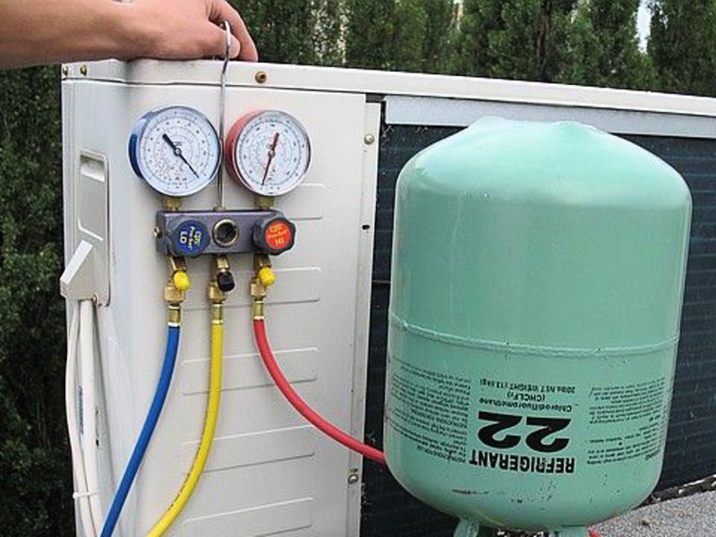 Betanken eines Kühlschranks mit Freon zu Hause: ein Algorithmus zur Ausführung von Arbeiten